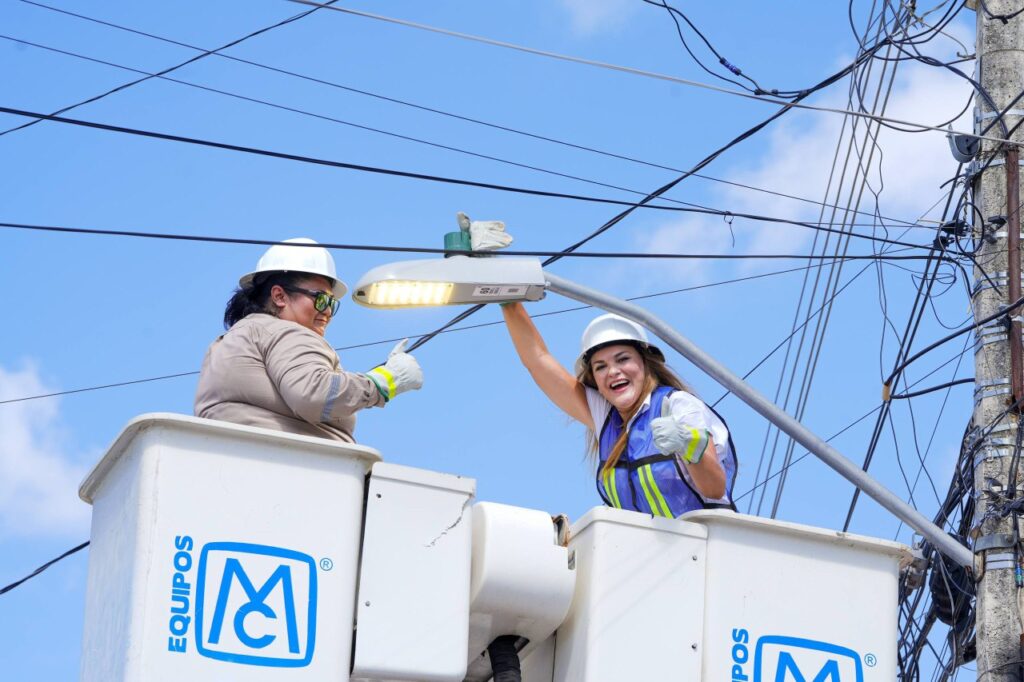 Cecilia Patrón moderniza el alumbrado público de Mérida