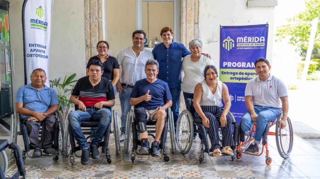 Mérida entrega sillas de ruedas para independencia laboral
