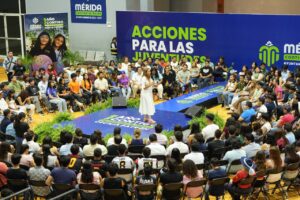 Mérida respalda talento y proyectos juveniles