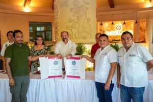Gobierno premia higiene y calidad en turismo yucateco