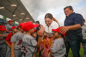 Rehabilitan unidad deportiva para beneficio de familias meridanas