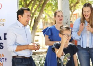 Ayuntamiento de Mérida entrega lentes para la niñez