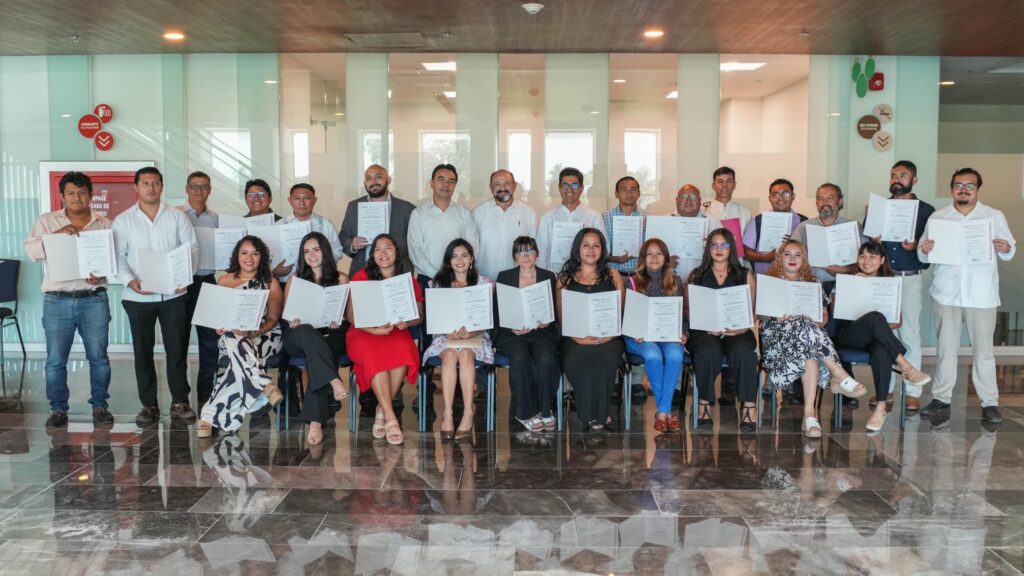 Egresan 25 guías del diplomado turístico en Yucatán Egresan 25 guías del diplomado turístico en Yucatán
