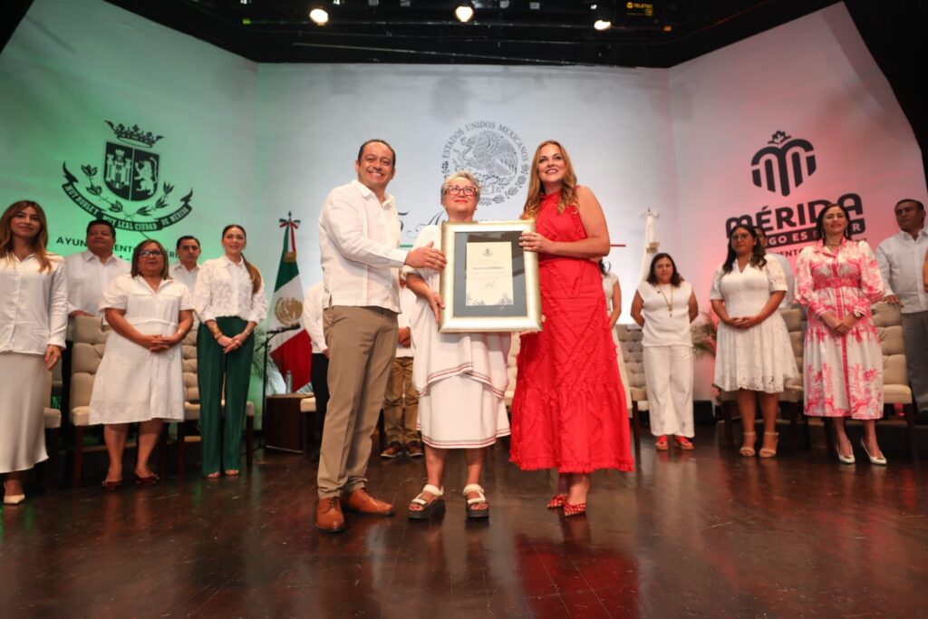Mérida reafirma unidad y orgullo patrio en su Cabildo