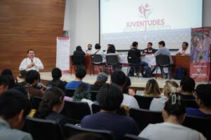 Díaz Mena respalda a estudiantes con beca Felipe Carrillo Puerto