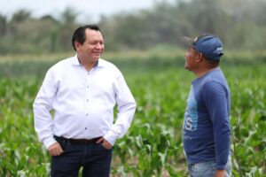 Díaz Mena moderniza el campo yucateco con apoyo directo