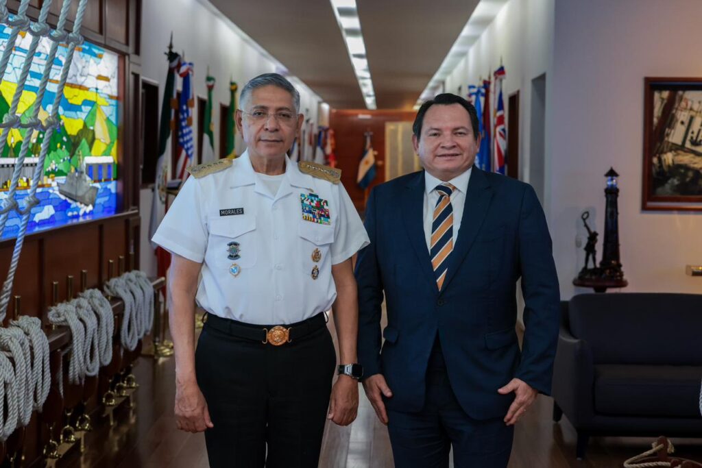 Díaz Mena impulsa modernización del Puerto de Progreso Díaz Mena impulsa modernización del Puerto de Progreso