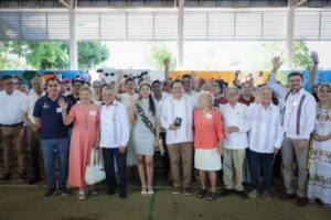 Díaz Mena reconoce a maestros fundadores de la Federal 5 Díaz Mena reconoce a maestros fundadores de la Federal 5