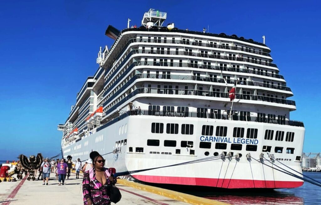 Nuevo crucero internacional arriba al puerto de Progreso