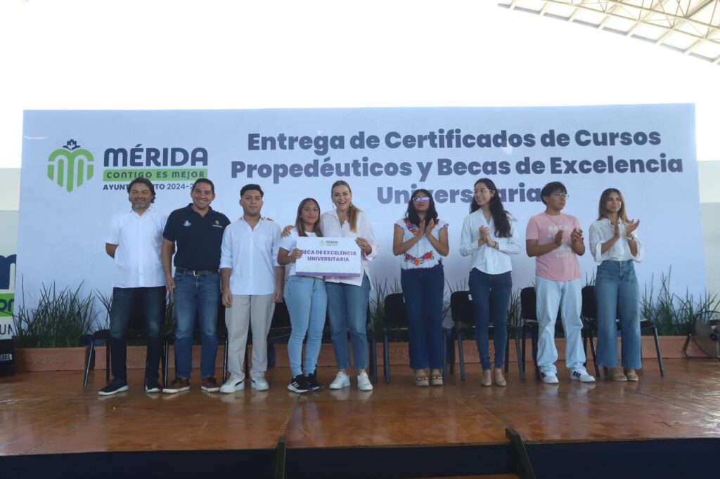 Mérida apoya a jóvenes con becas y cursos propedéuticos