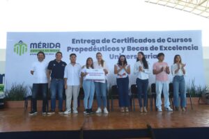 Mérida apoya a jóvenes con becas y cursos propedéuticos