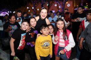 Cecilia Patrón da inicio a la Navidad en Mérida