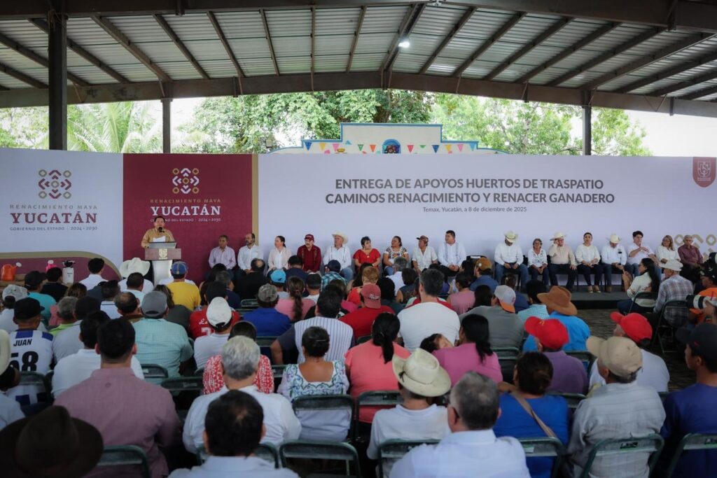 Díaz Mena entrega recursos para rescatar el campo