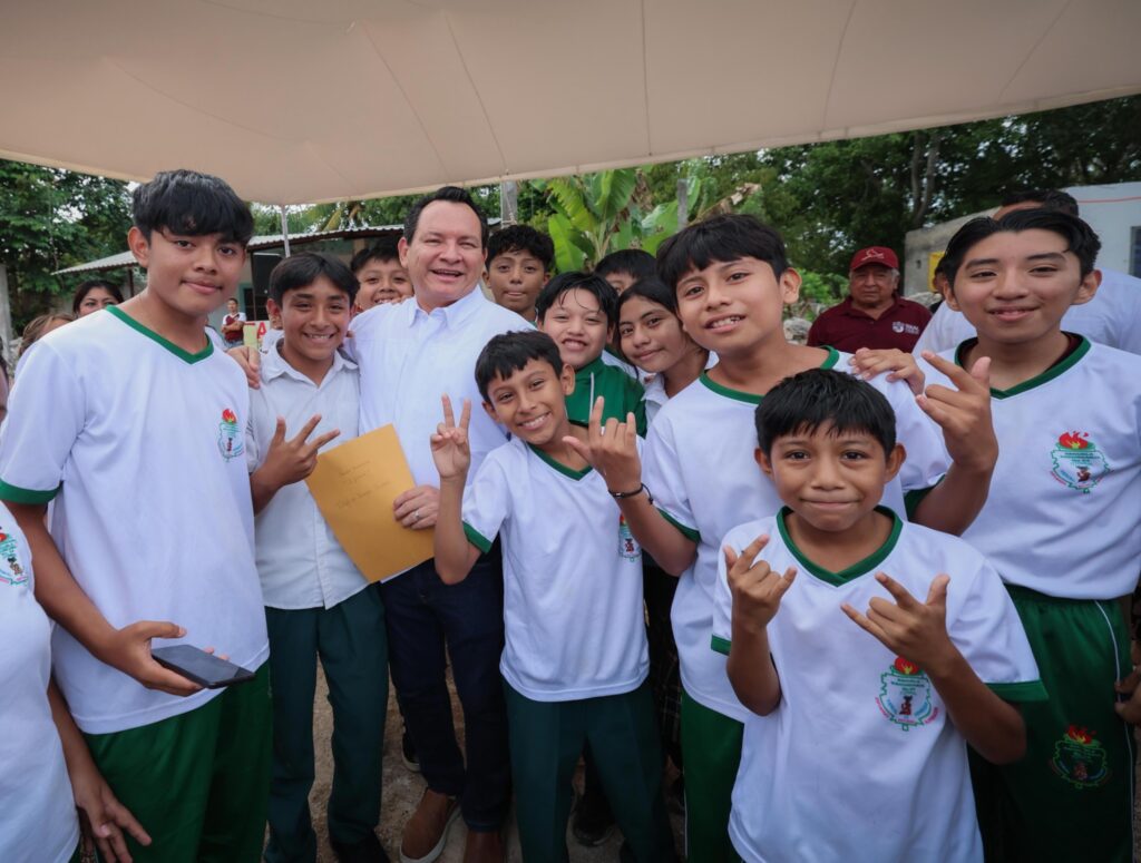 Díaz Mena cumple compromiso de nuevas calles en Tekal