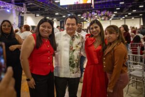 Joaquín Díaz encabeza posada y reconoce a servidores