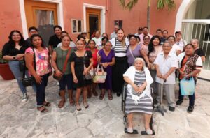 48 familias reciben certeza legal en Mérida