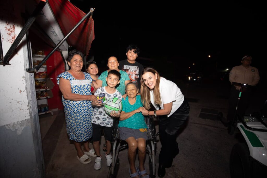 Navidad comunitaria: Cecilia Patrón convive en Miraflores