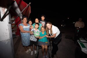 Navidad comunitaria: Cecilia Patrón convive en Miraflores