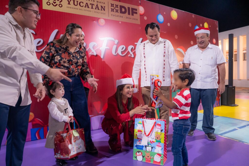 Alegría y unión en la posada navideña de Casa Otoch