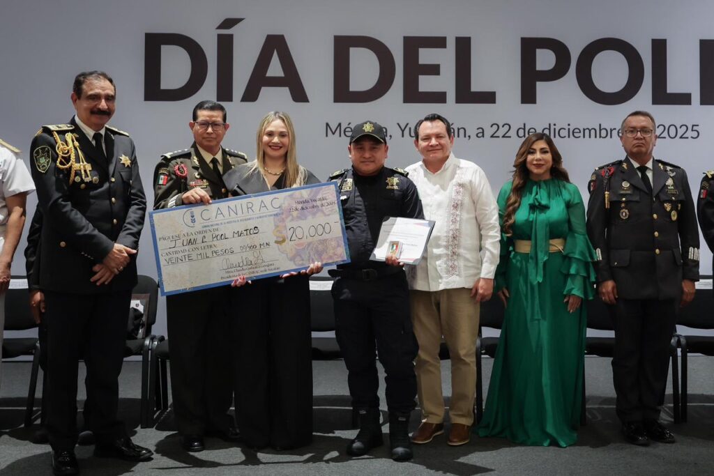 Díaz Mena reconoce méritos de policías yucatecos