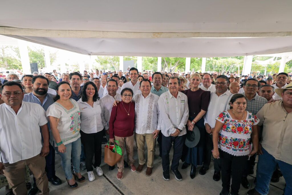 Díaz Mena abre mercado directo para productores