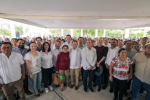 Díaz Mena abre mercado directo para productores