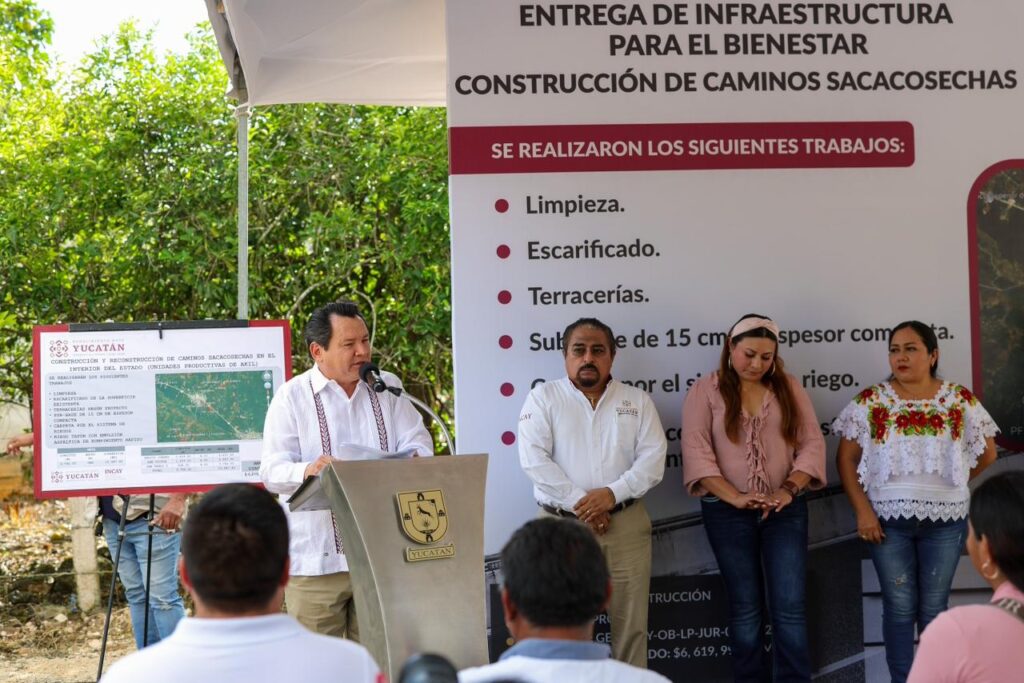 Caminos sacacosechas mejoran traslado agrícola en Akil