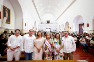 Díaz Mena se suma a tradiciones de Reyes en Tizimín