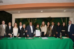 Alis García recibe Medalla Gonzalo Cámara Zavala