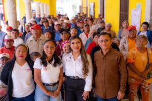 Entregan cobertores y despensas en municipios