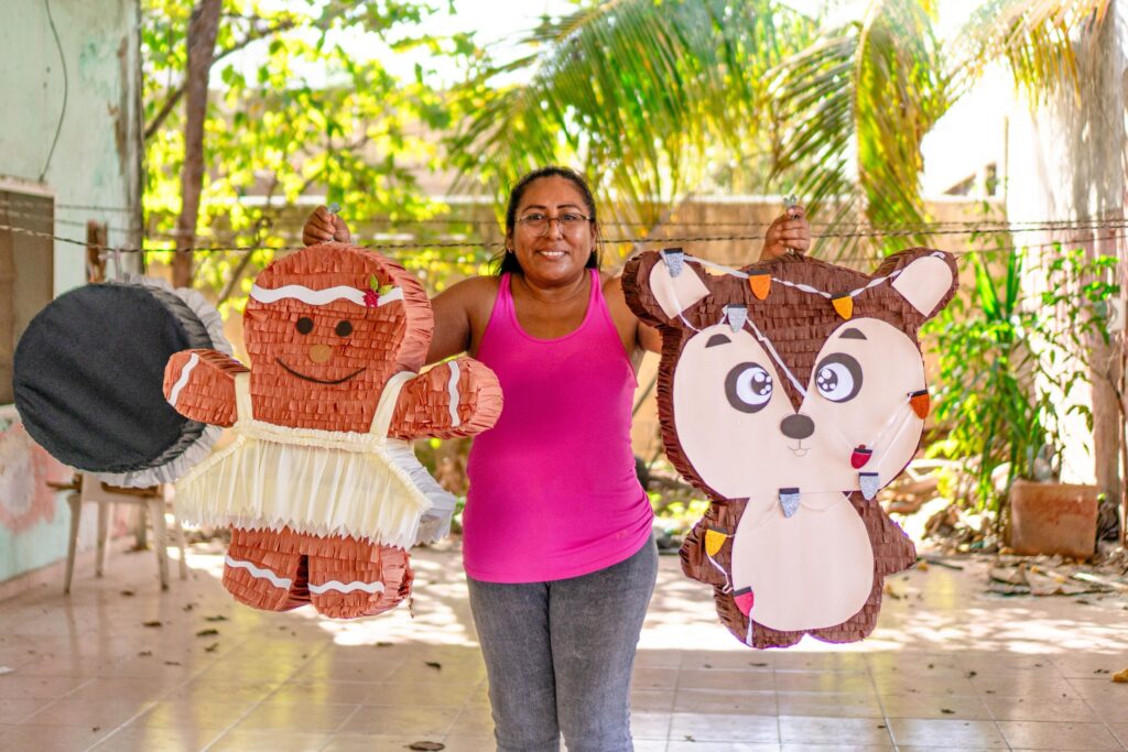 Madre emprendedora fortalece su negocio con apoyo estatal