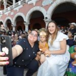 Niñas y niños contagian alegría en desfile carnavalero