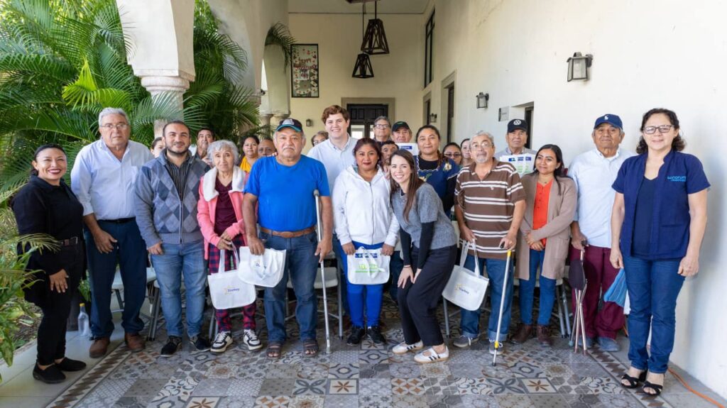 Mérida fortalece integración con auxiliares auditivos