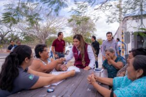 Beneficencia y DIF entregan sillas de ruedas