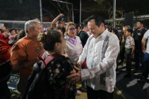 Díaz Mena escucha peticiones en Vergel III