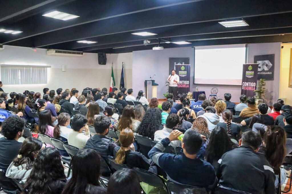 Ayuntamiento de Mérida fortalece diálogo con universitarios