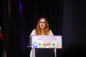 Cecilia Patrón promueve cultura en la FILEY