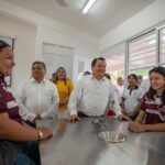 Díaz Mena fortalece oportunidades educativas para jóvenes