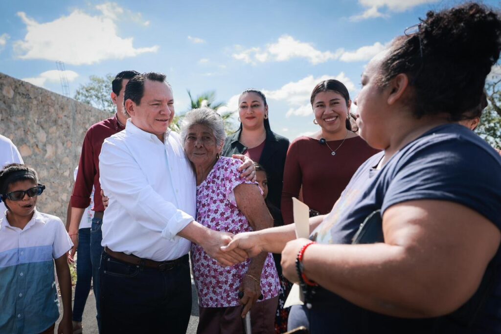 Díaz Mena inicia circuitos hídricos en Mérida