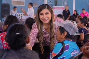 DIF Yucatán lleva lentes a comunidades del estado