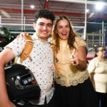 Alcaldesa entrega cascos certificados a trabajadores