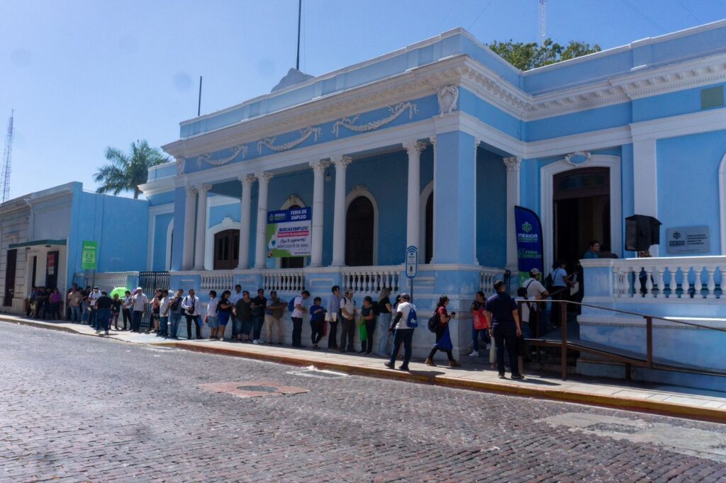 Mérida fortalece empleo con feria mensual municipal