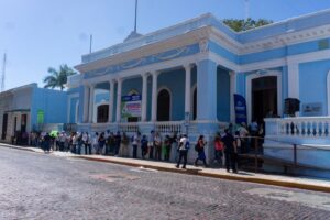 Mérida fortalece empleo con feria mensual municipal