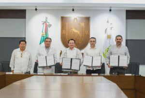 Díaz Mena impulsa salud universal en Yucatán