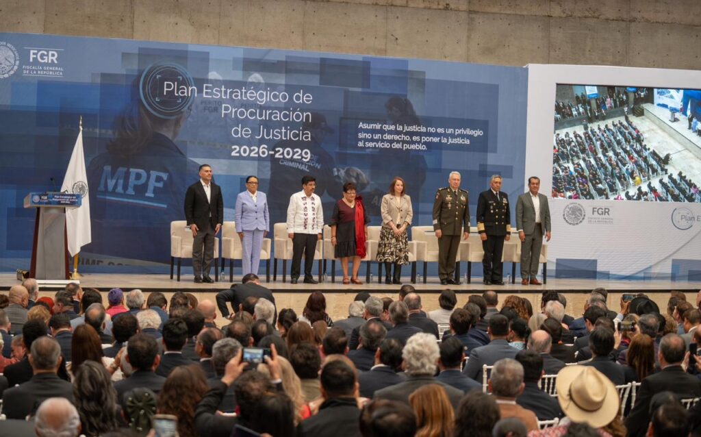 FGR presenta plan con respaldo de Díaz Mena