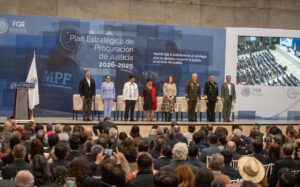 FGR presenta plan con respaldo de Díaz Mena