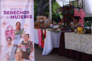 Semujeres fortalece economía femenina con feria