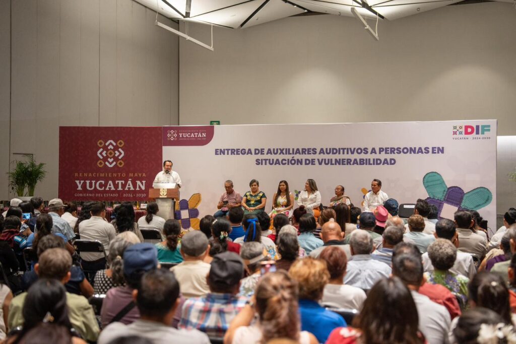 Entregan 208 auxiliares auditivos en Yucatán