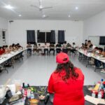 Chef Karen López capacita a juventudes en sushi