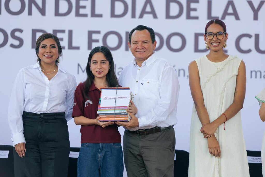 Joaquín Díaz acerca cultura a estudiantes yucatecos